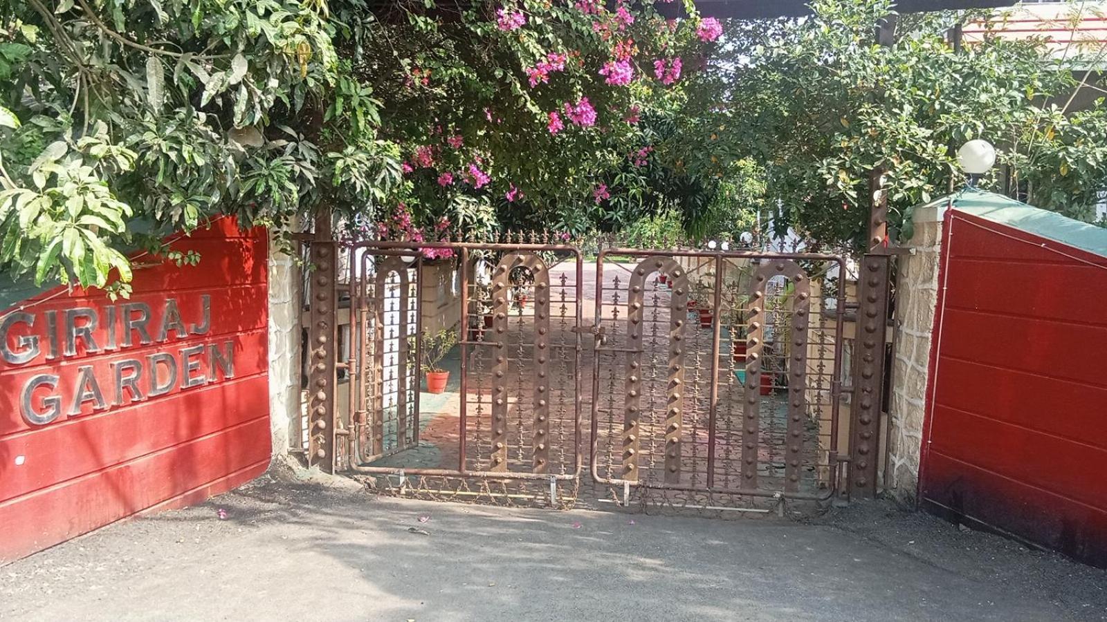 Giriraj Garden Resort Vagholi  ภายนอก รูปภาพ