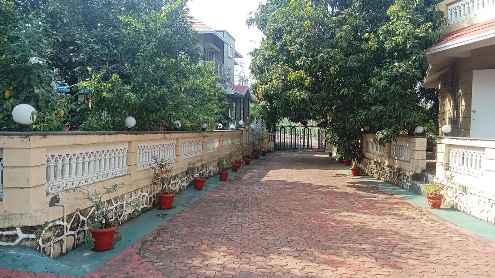 Giriraj Garden Resort Vagholi  ภายนอก รูปภาพ